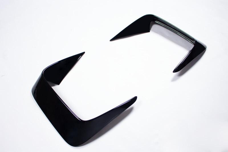 Spoilerset canards V2 Custom '24+ glans zwart
